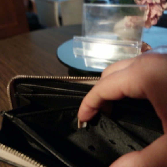 Kate Spade Long Wallet - Picture 7 of 8